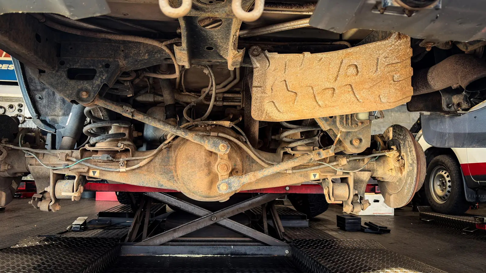 Rear axle, springs and undercarriage of a vehicle on a lift